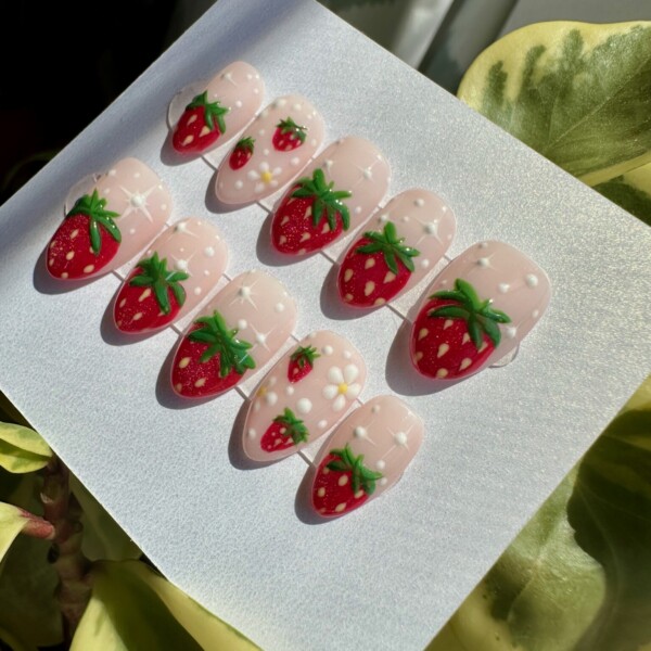 Deluxe Press-On Nails | Strawberry Fields Strawberries + Daisies (Medium)